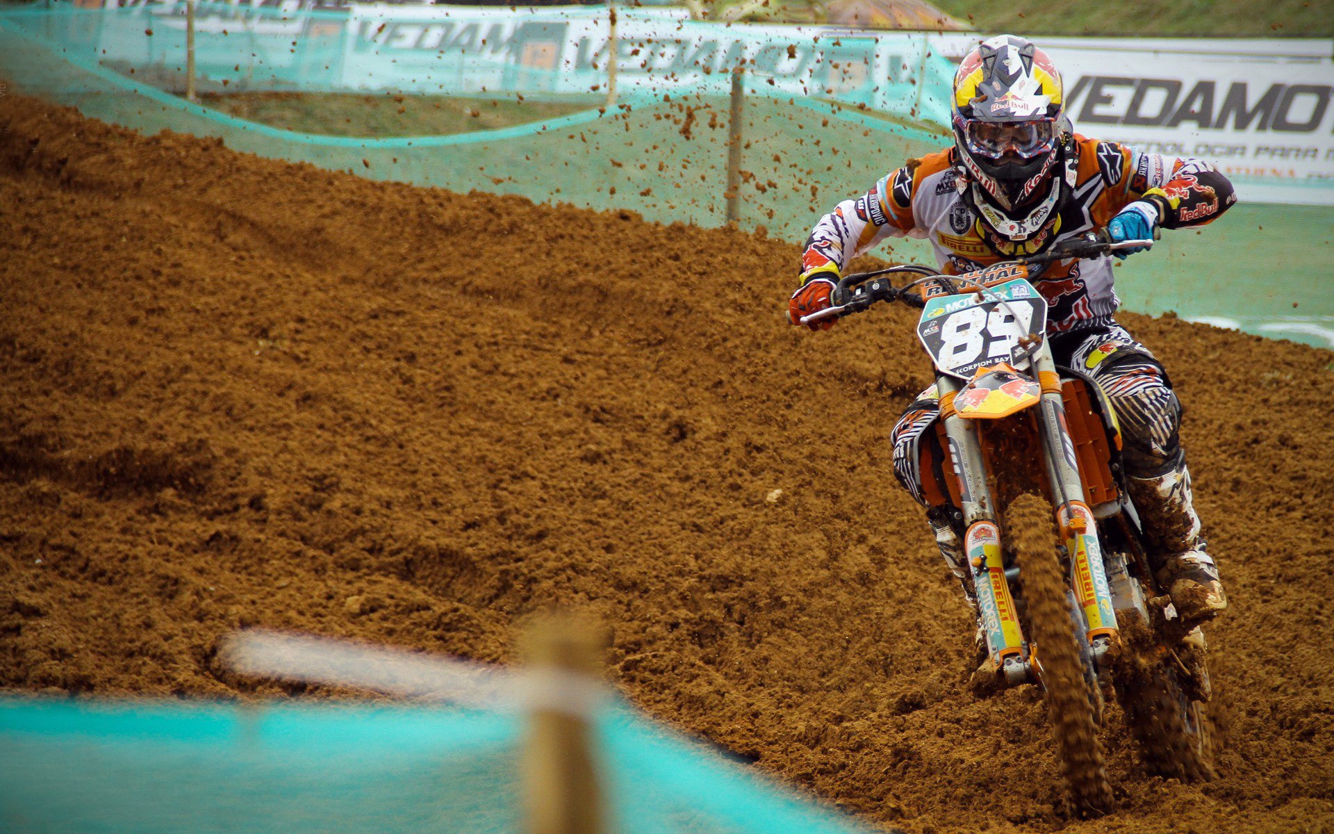 【球迷热情】现场气氛火爆，粉丝如何助威，球迷助威视频