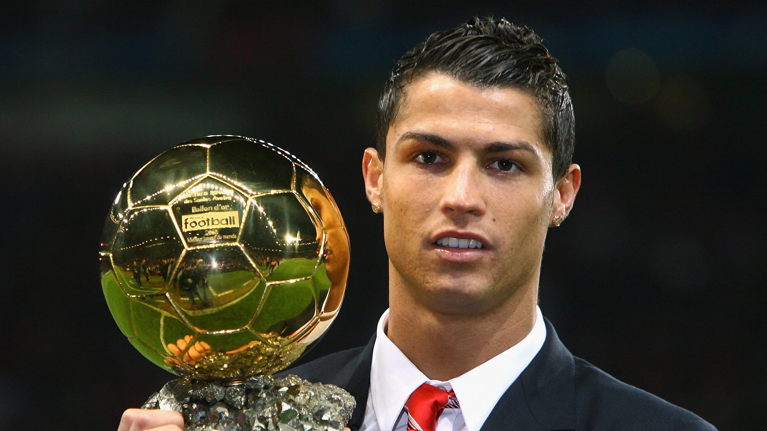 中国足球海外比赛交流活动频繁增多，中国足球国外